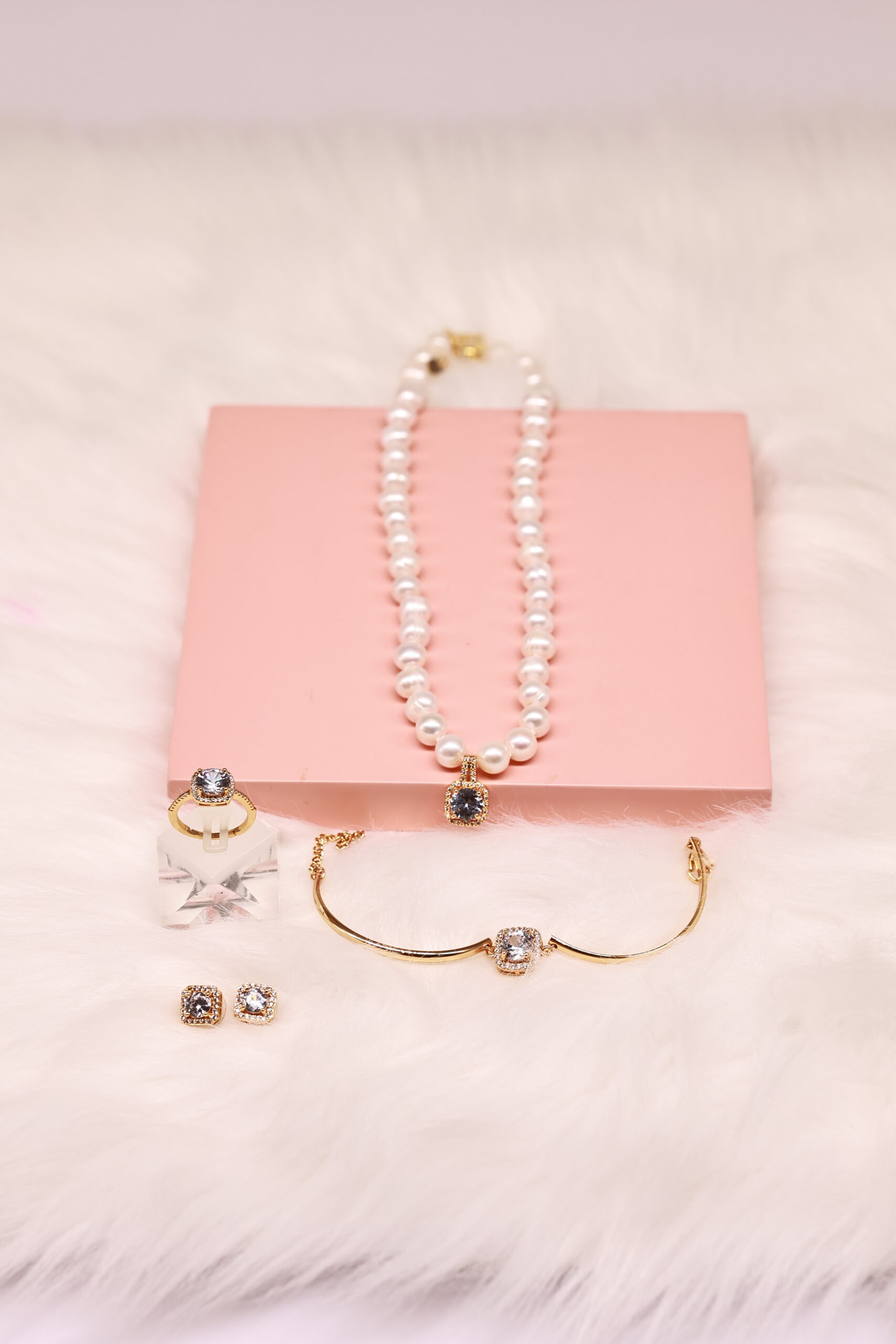 Bộ Trang Sức Viền Vuông Đính Đá Tinh Tế - Vòng Cổ, Vòng Tay, Nhẫn và Bông Tai - Ảnh 4