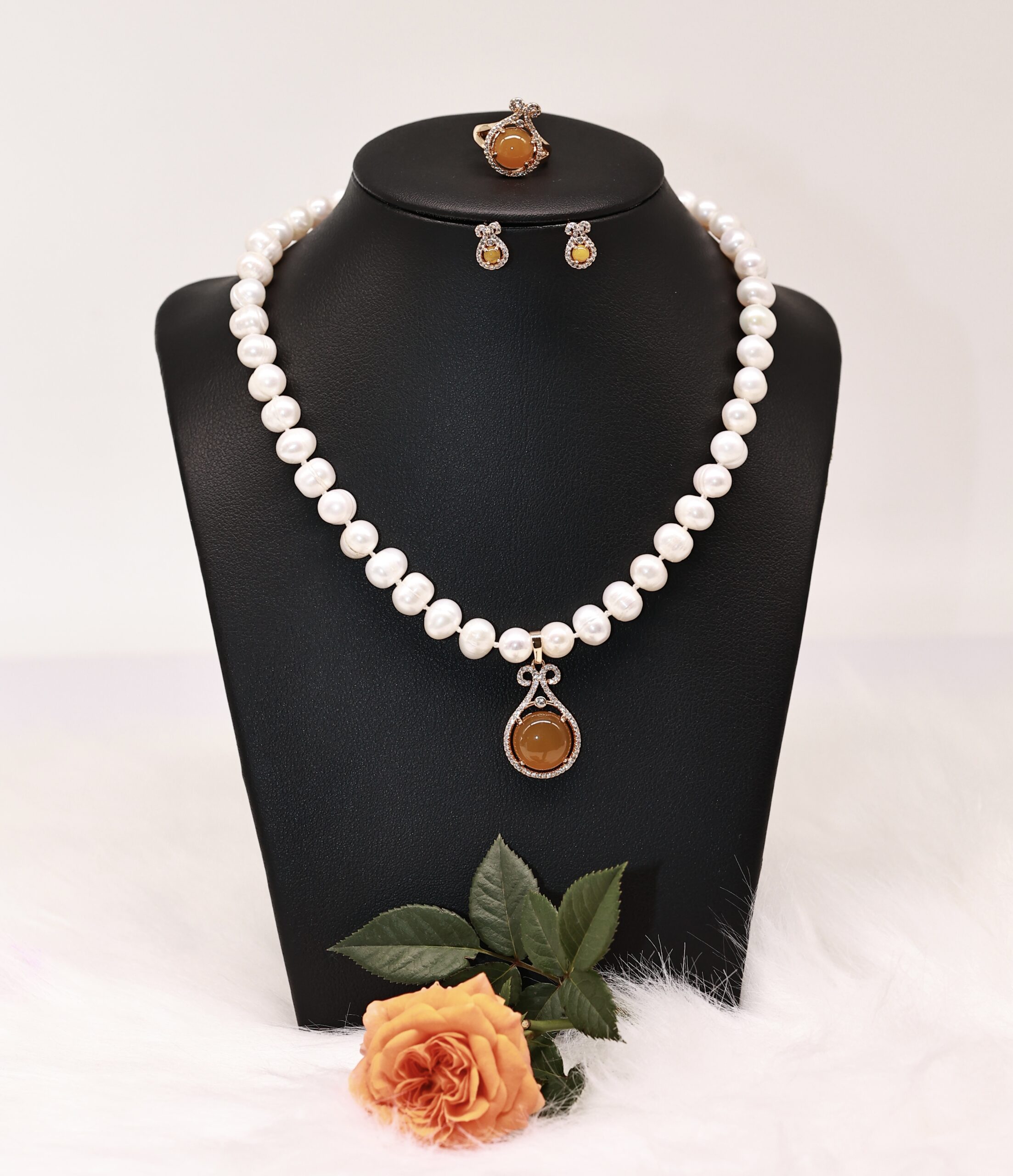Bộ Trang Sức ngọc trai Nước Ngọt Trắng 7-8 li Mặt Đá Cam Viền - Vòng Cổ, Bông Tai và Nhẫn Sang Trọng