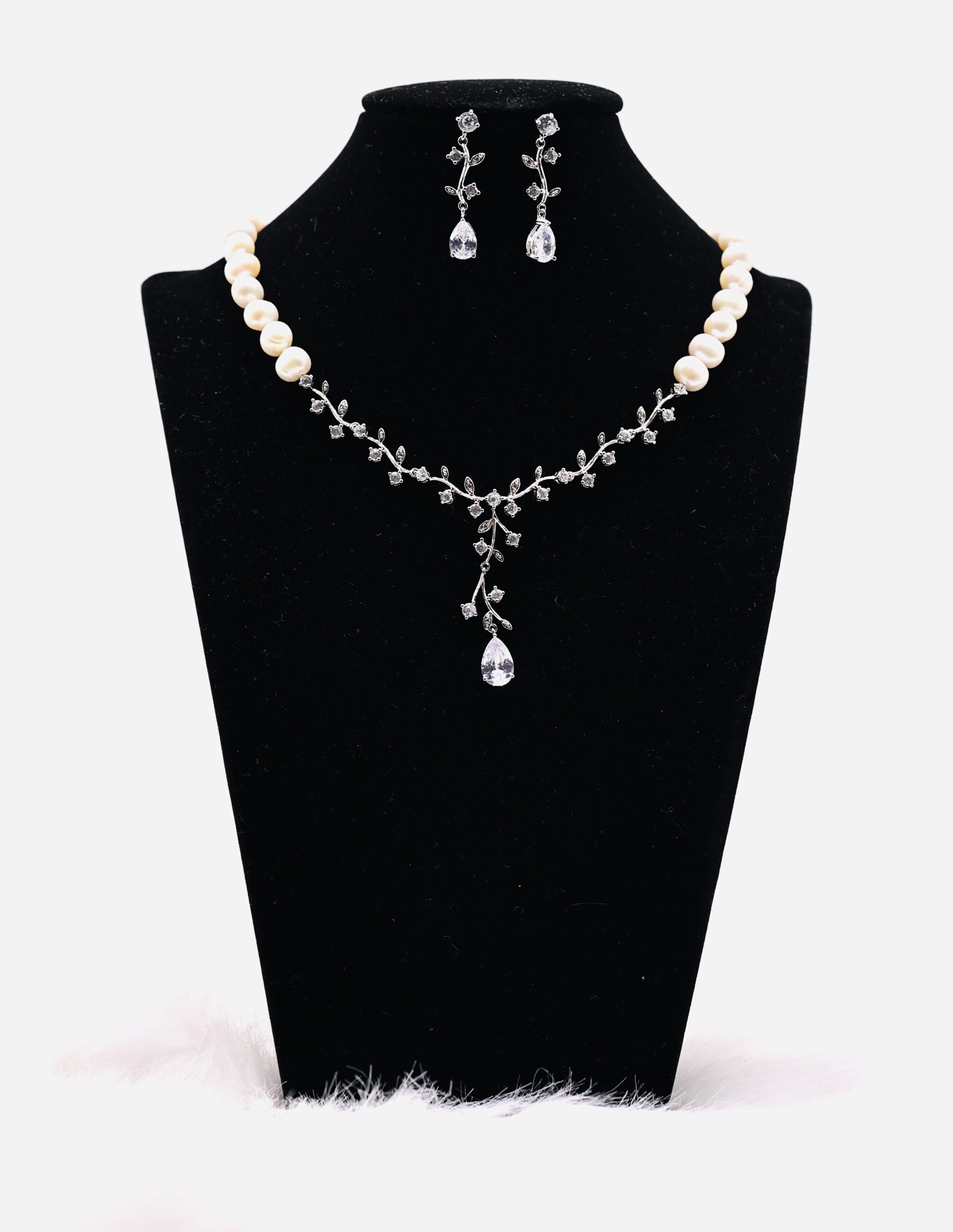 Bộ Trang Sức ngoc trai Nước Ngọt và Mặt Vòng Hoa Lá Đính Đá 7-8 li - Vòng Cổ và Bông Tai