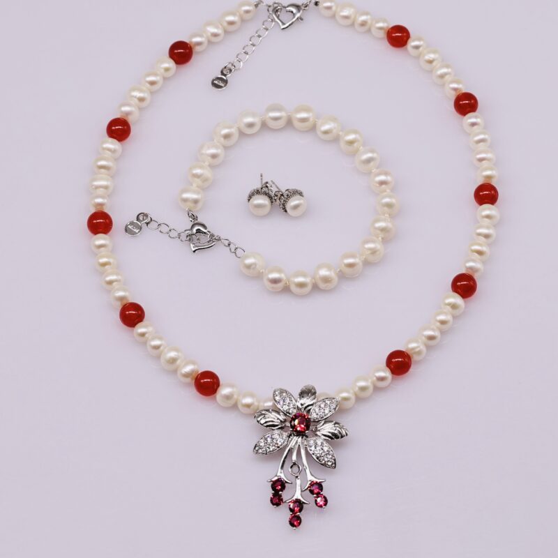 "Bộ Trang Sức ngoc trai Nước Ngọt Đan Xen Đá Đỏ và Tia Nhỏ - Vòng Cổ, Vòng Tay và Bông Tai 7-8 li