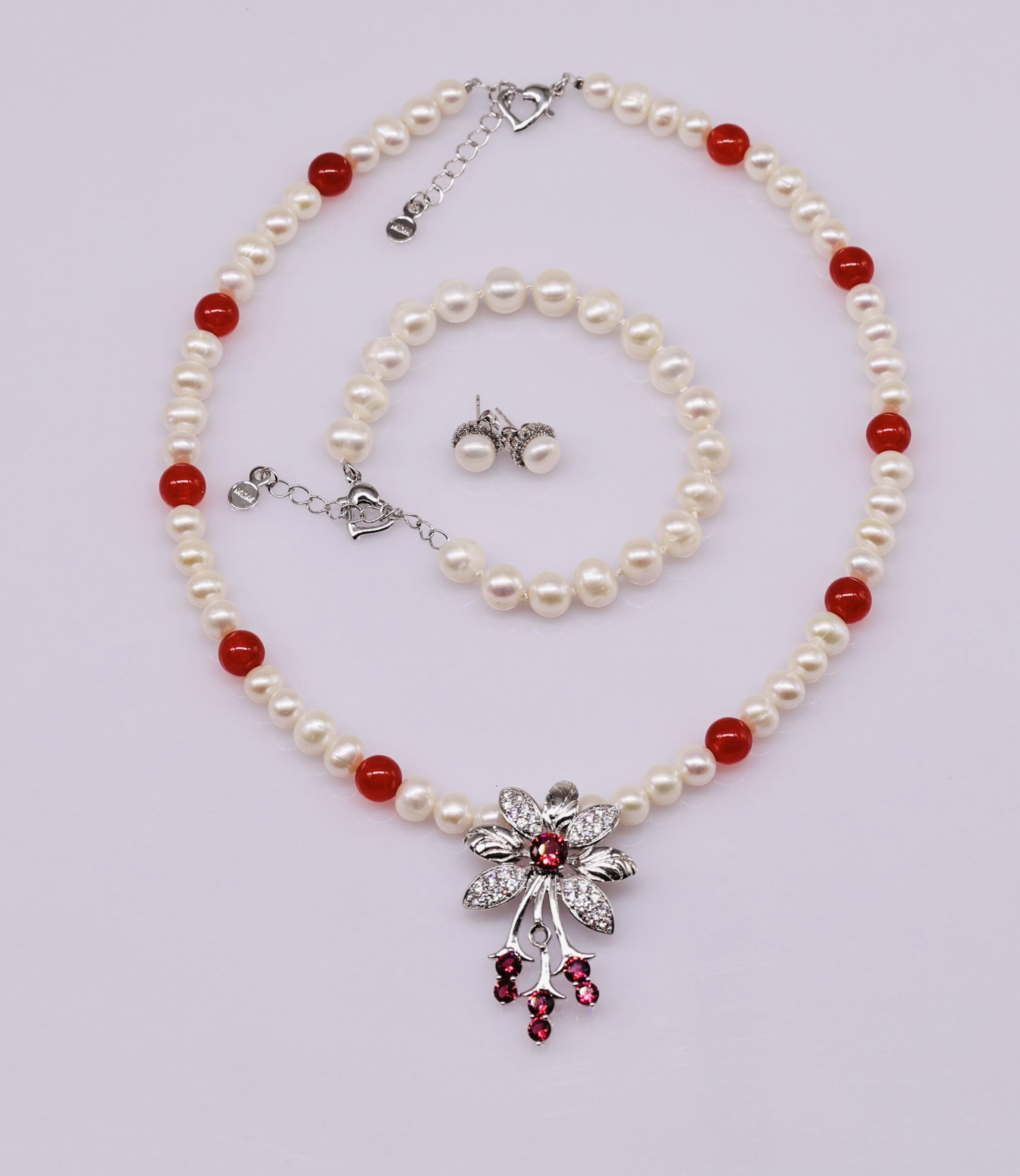 "Bộ Trang Sức ngoc trai Nước Ngọt Đan Xen Đá Đỏ và Tia Nhỏ - Vòng Cổ, Vòng Tay và Bông Tai 7-8 li