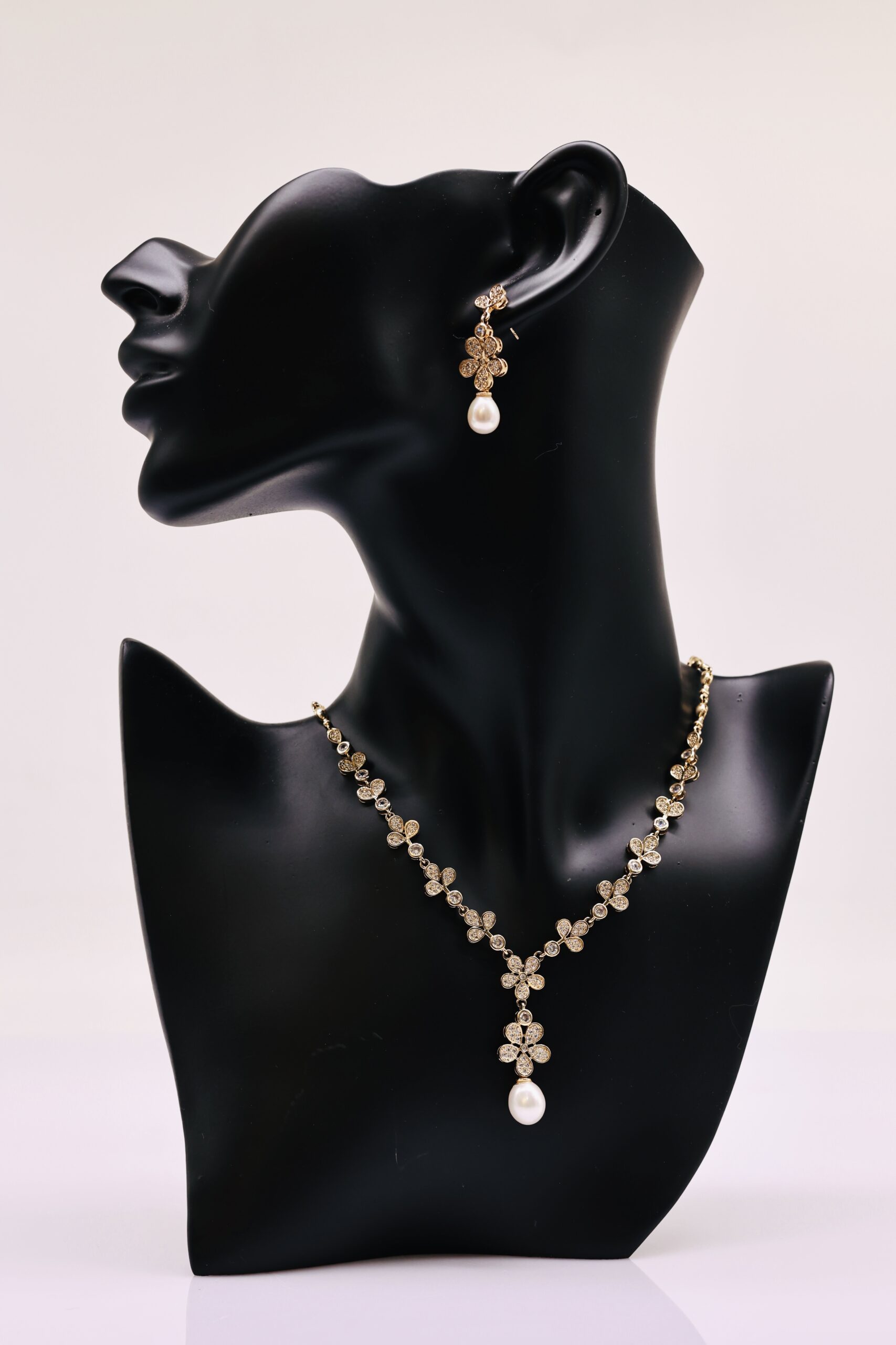 Bộ Trang Sức Mặt Hoa Mai Đính ngoc trai Nước Ngọt 7-8 li - Dây Chuyền và Bông Tai