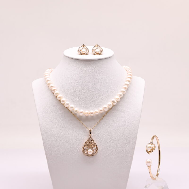 Bộ Trang Sức ngoc trai Nước Ngọt và Mặt Màn Thoi Đính Hạt - Vòng Cổ, Kiềng Tay và Bông Tai